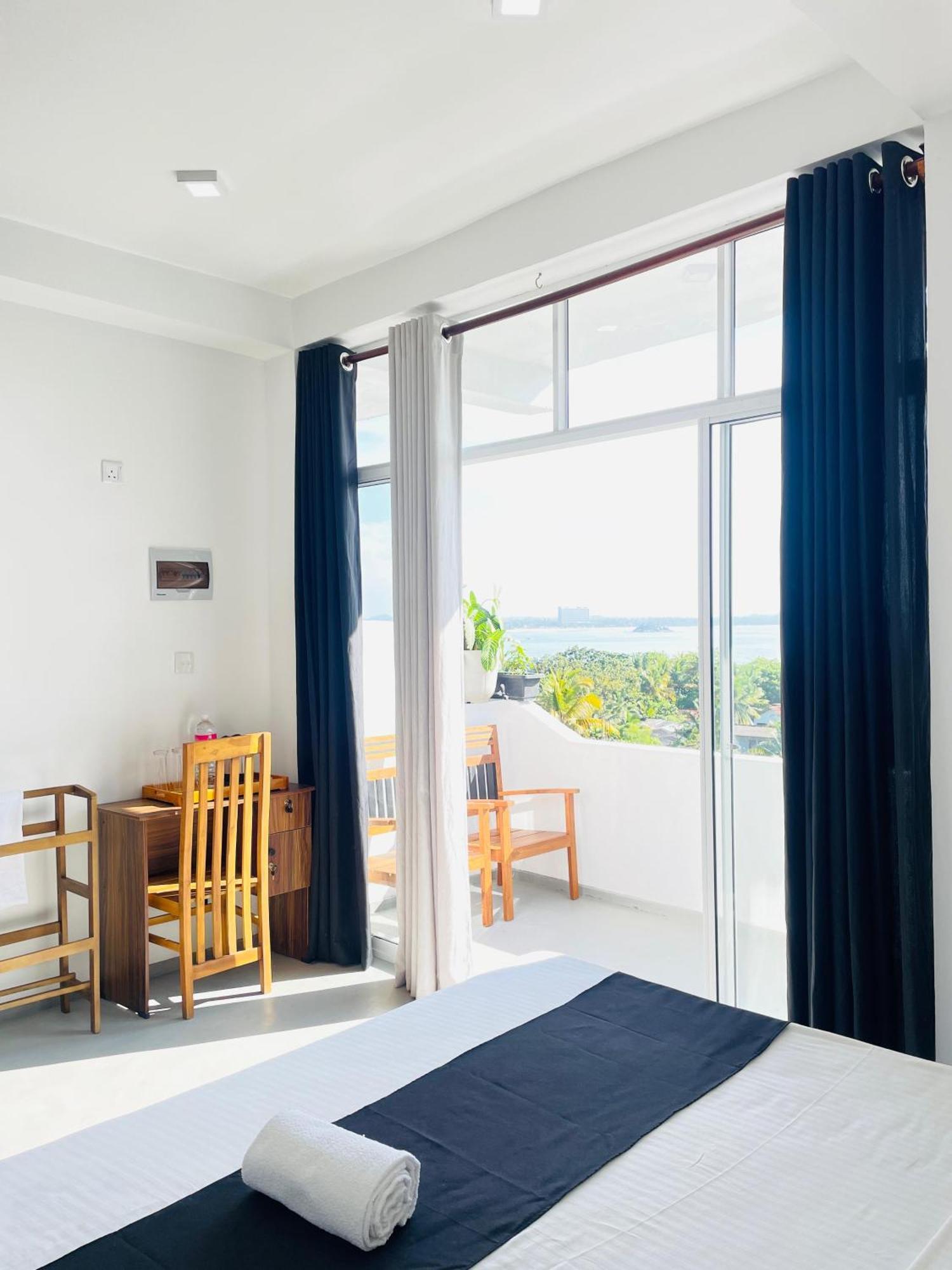 Regal Heights Hotel Велигама Экстерьер фото