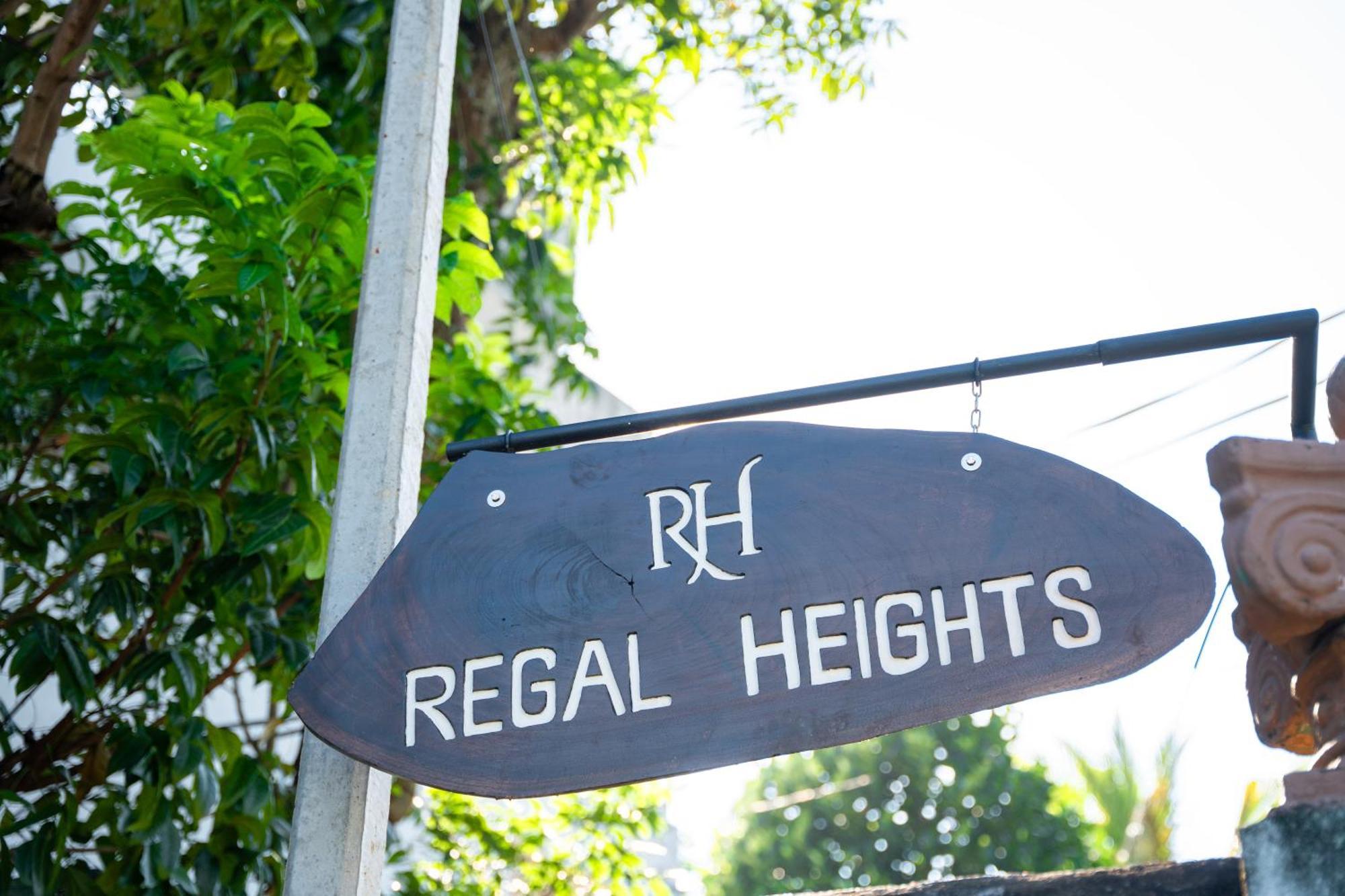 Regal Heights Hotel Велигама Экстерьер фото